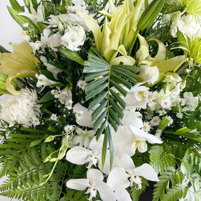 Condolence Flower Stand White Green