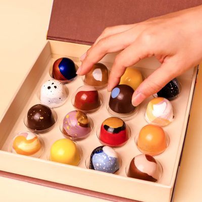 Mr Bucket chocolate box 16pc open